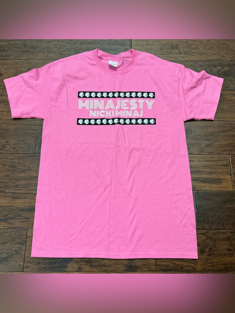 Nicki Minaj Minajesty hot pink short sleeve graphic t-shirt